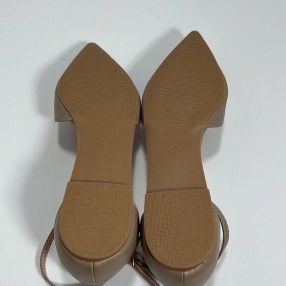 Journee Collection Reba Taupe Flats size 6 - Picture 4 of 5